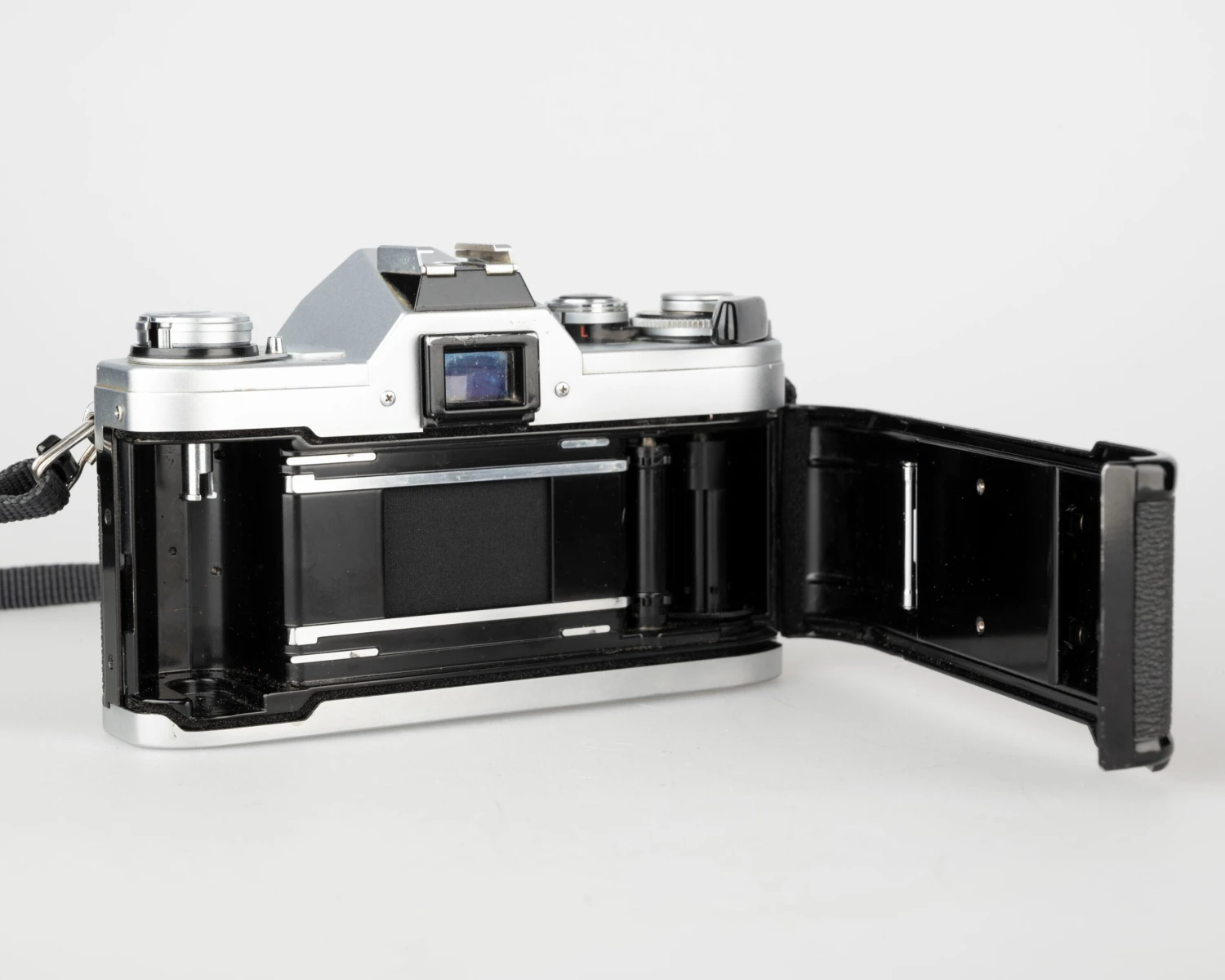 Canon® Canon AT-1 35mm SLR With Canon FD 50mm F1.8 Lens(Canon At 1 35mm Slr With Canon Fd 50mm F1 8 Lens) 10 Canon® Canon AT-1 35mm SLR With Canon FD 50mm F1.8 Lens(Canon At 1 35mm Slr With Canon Fd 50mm F1 8 Lens) - Image 10