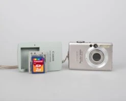 Canon® Canon Powershot SD600 Digital Elph 6MP CCD Digicam W/ 2GB SD Card + Battery + Charger(Canon Powershot S600 Digital Elph 6mp Ccd Digicam W 2gb Sd Card Battery Charger)