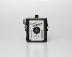 Herco Imperial 620 Snap Shot Camera With Flash-holder(Herco Imperial 620 Snap Shot Camera With Flash Holder) -Vintage Camera Store Herco Imperial 620 snapshot camera with flash 20250417 1