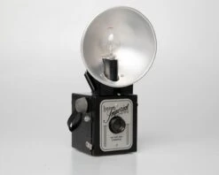 Herco Imperial 620 Snap Shot Camera With Flash-holder(Herco Imperial 620 Snap Shot Camera With Flash Holder) -Vintage Camera Store Herco Imperial 620 snapshot camera with flash 20250417 10