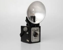 Herco Imperial 620 Snap Shot Camera With Flash-holder(Herco Imperial 620 Snap Shot Camera With Flash Holder) -Vintage Camera Store Herco Imperial 620 snapshot camera with flash 20250417 4