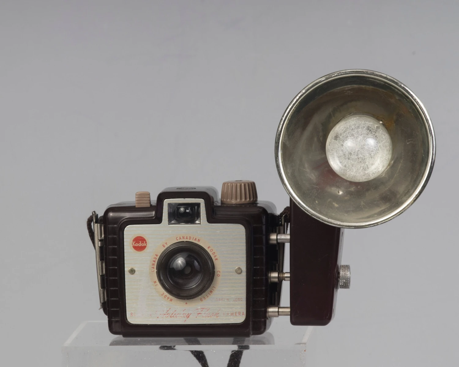 Kodak Brownie Holiday Flash With Flash Holder And Flash-bulb (uses 127 Film)(Kodak Brownie Holiday Flash With Flash Holder And Flash Bulb Uses 127 Film) 3 Kodak Brownie Holiday Flash With Flash Holder And Flash-bulb (uses 127 Film)(Kodak Brownie Holiday Flash With Flash Holder And Flash Bulb Uses 127 Film) - Image 3