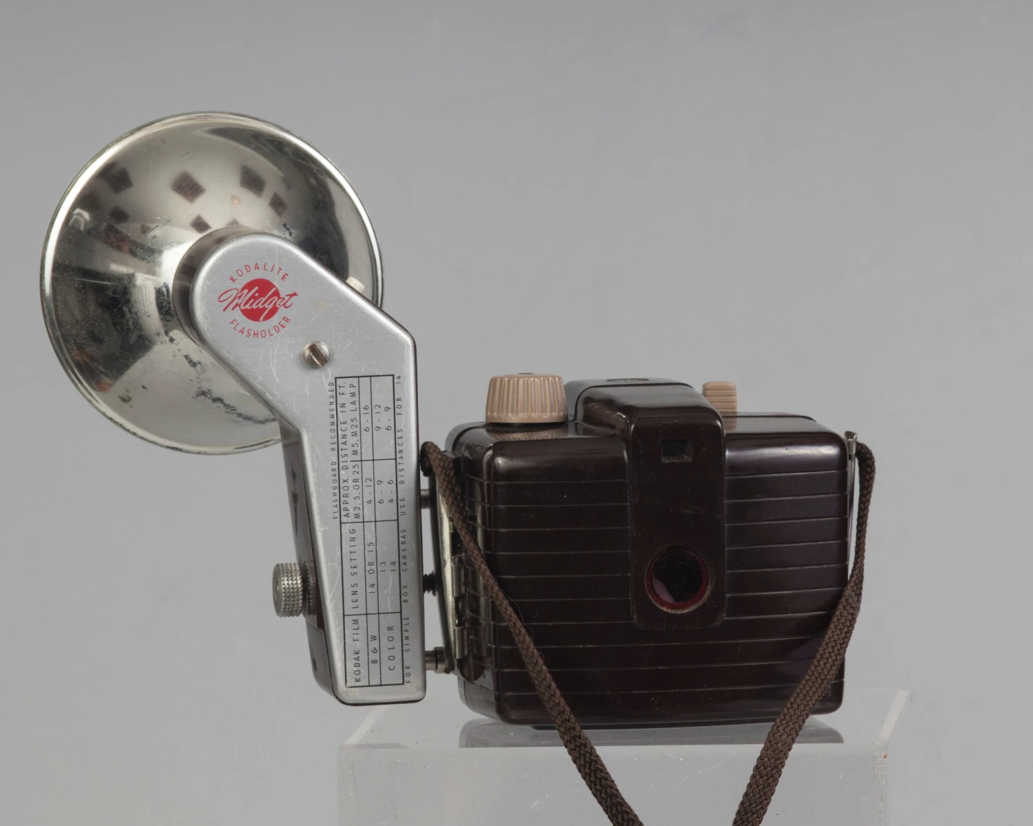 Kodak Brownie Holiday Flash With Flash Holder And Flash-bulb (uses 127 Film)(Kodak Brownie Holiday Flash With Flash Holder And Flash Bulb Uses 127 Film) 8 Kodak Brownie Holiday Flash With Flash Holder And Flash-bulb (uses 127 Film)(Kodak Brownie Holiday Flash With Flash Holder And Flash Bulb Uses 127 Film) - Image 8