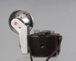 Kodak Brownie Holiday Flash With Flash Holder And Flash-bulb (uses 127 Film)(Kodak Brownie Holiday Flash With Flash Holder And Flash Bulb Uses 127 Film) 16 Kodak Brownie Holiday Flash With Flash Holder And Flash-bulb (uses 127 Film)(Kodak Brownie Holiday Flash With Flash Holder And Flash Bulb Uses 127 Film) -Vintage Camera Store Kodak holdiay flash outfi 20210706 754