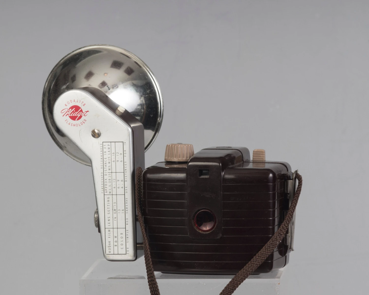 Kodak Brownie Holiday Flash With Flash Holder And Flash-bulb (uses 127 Film)(Kodak Brownie Holiday Flash With Flash Holder And Flash Bulb Uses 127 Film) 7 Kodak Brownie Holiday Flash With Flash Holder And Flash-bulb (uses 127 Film)(Kodak Brownie Holiday Flash With Flash Holder And Flash Bulb Uses 127 Film) - Image 7