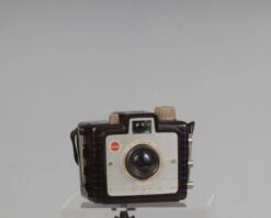 Kodak Brownie Holiday Flash With Flash Holder And Flash-bulb (uses 127 Film)(Kodak Brownie Holiday Flash With Flash Holder And Flash Bulb Uses 127 Film) 14 Kodak Brownie Holiday Flash With Flash Holder And Flash-bulb (uses 127 Film)(Kodak Brownie Holiday Flash With Flash Holder And Flash Bulb Uses 127 Film) -Vintage Camera Store Kodak holdiay flash outfi 20210706 756