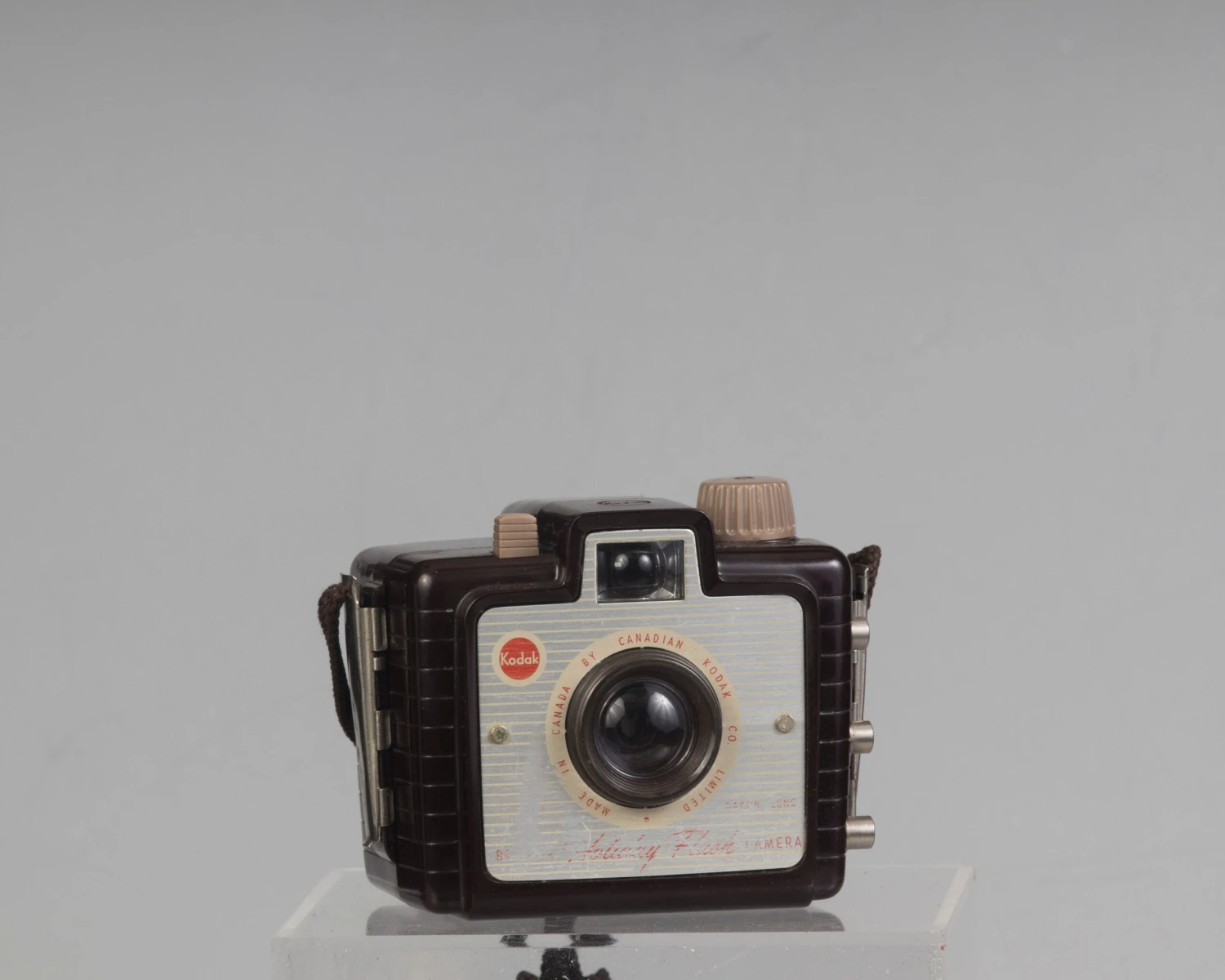 Kodak Brownie Holiday Flash With Flash Holder And Flash-bulb (uses 127 Film)(Kodak Brownie Holiday Flash With Flash Holder And Flash Bulb Uses 127 Film) 5 Kodak Brownie Holiday Flash With Flash Holder And Flash-bulb (uses 127 Film)(Kodak Brownie Holiday Flash With Flash Holder And Flash Bulb Uses 127 Film) - Image 5