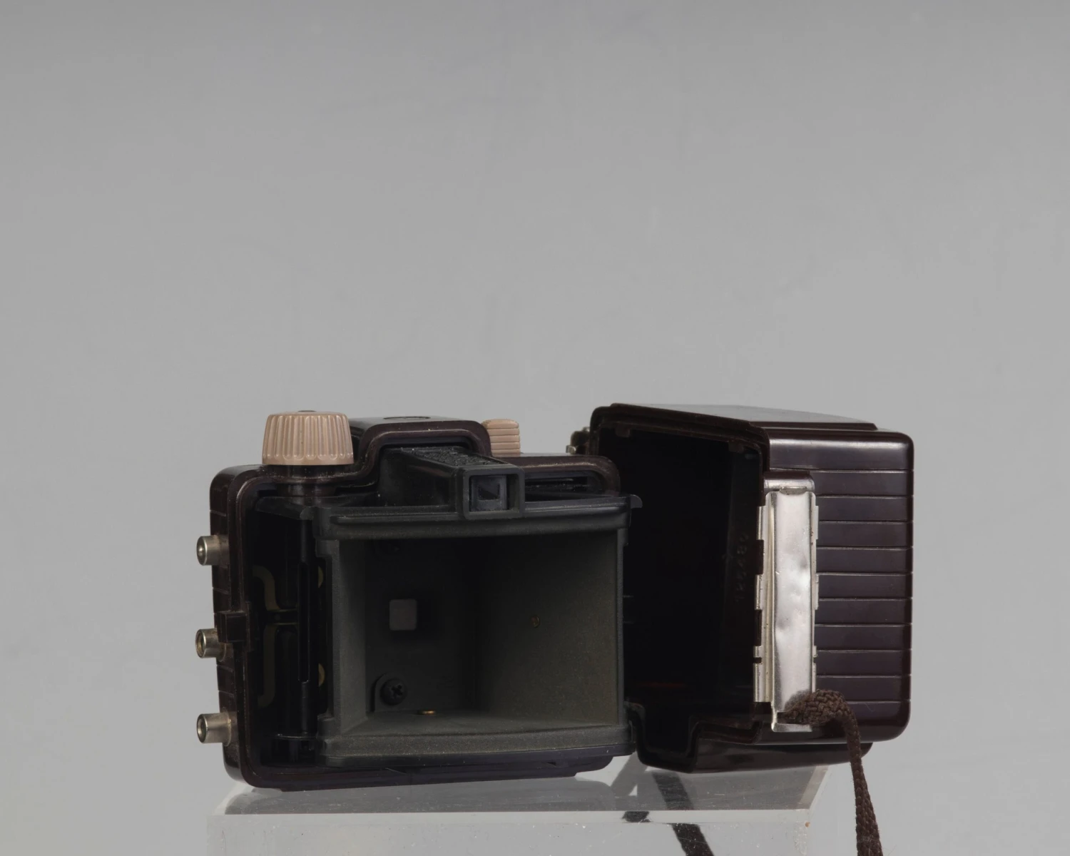 Kodak Brownie Holiday Flash With Flash Holder And Flash-bulb (uses 127 Film)(Kodak Brownie Holiday Flash With Flash Holder And Flash Bulb Uses 127 Film) 10 Kodak Brownie Holiday Flash With Flash Holder And Flash-bulb (uses 127 Film)(Kodak Brownie Holiday Flash With Flash Holder And Flash Bulb Uses 127 Film) - Image 10