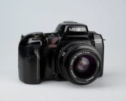 Minolta Maxxum 700si 35mm Film SLR W/ Maxxum AF 35-70mm Lens(Minolta Maxxum 700si 35mm Film Slr W Maxxum Af 35 70mm Lens) -Vintage Camera Store Minolta maxxum 700si 35mmSLR serial 55602203 202212112601