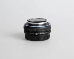 Olympus Zuiko Digital 25mm 1:2.8 Pancake Lens (Four-Thirds Mount)(Olympus Zuiko Digital 25mm 1 2 8 Pancake Lens Four Thirds Mount) 11 Olympus Zuiko Digital 25mm 1:2.8 Pancake Lens (Four-Thirds Mount)(Olympus Zuiko Digital 25mm 1 2 8 Pancake Lens Four Thirds Mount) -Vintage Camera Store Olympus Zuiko Digital 25mm2 8 Pancake lens20240724 1912