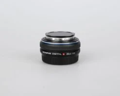 Olympus Zuiko Digital 25mm 1:2.8 Pancake Lens (Four-Thirds Mount)(Olympus Zuiko Digital 25mm 1 2 8 Pancake Lens Four Thirds Mount) 10 Olympus Zuiko Digital 25mm 1:2.8 Pancake Lens (Four-Thirds Mount)(Olympus Zuiko Digital 25mm 1 2 8 Pancake Lens Four Thirds Mount) -Vintage Camera Store Olympus Zuiko Digital 25mm2 8 Pancake lens20240724 1914