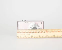 Panasonic Lumix FS20 Digicam Feat/ 10.1 MP CCD Sensor + Leica DC Lens;w/ Charger + Battery + Box + Manual(Panasonic Lumix Fs20 Digicam Feat 10 1 Mp Ccd Sensor Leica Dc Lens W Charger Battery Box Manual) -Vintage Camera Store Panasonic lumix FS20 pink digicam box manual charger 202306064320