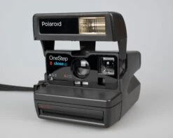 Polaroid OneStep Close-up 600 Instant Camera (serial F6M508VUVDDA)(Polaroid Onestep Close Up 600 Instant Camera Serial F6m508vuvdda) -Vintage Camera Store Polaroid OneStep CloseUp serial F6M508VUVDDA 202303173398