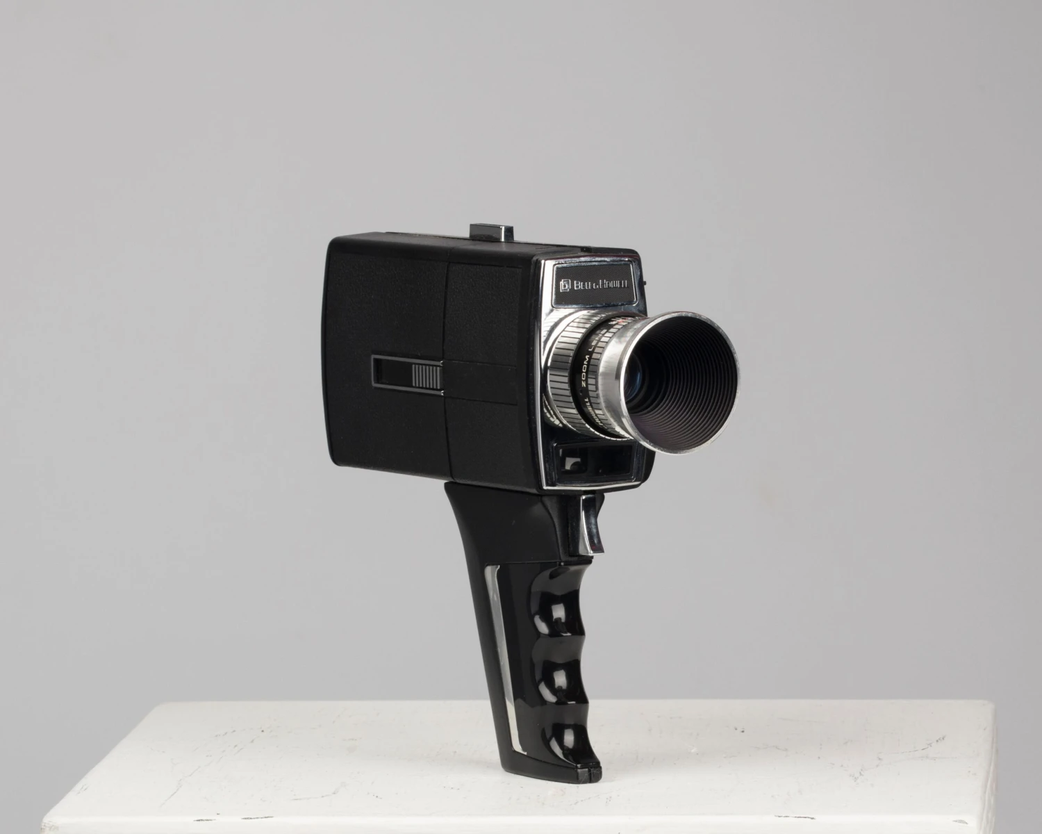 Bell And Howell 1206 Director Series Super 8 Movie Camera(Bell And Howell 1206 Director Series Super 8 Movie Camera) 5 Bell And Howell 1206 Director Series Super 8 Movie Camera(Bell And Howell 1206 Director Series Super 8 Movie Camera) - Image 5