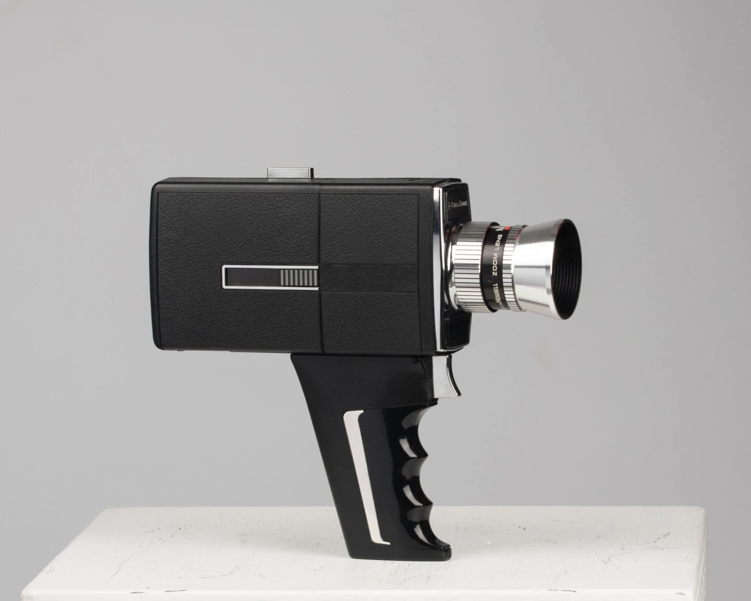 Bell And Howell 1206 Director Series Super 8 Movie Camera(Bell And Howell 1206 Director Series Super 8 Movie Camera) 6 Bell And Howell 1206 Director Series Super 8 Movie Camera(Bell And Howell 1206 Director Series Super 8 Movie Camera) - Image 6