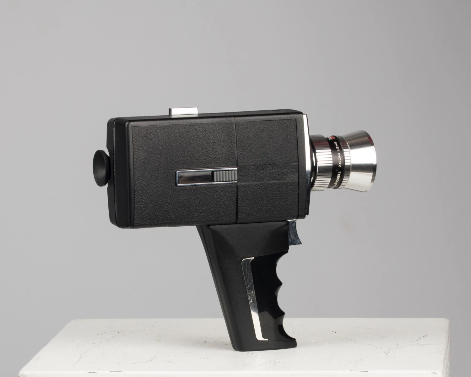 Bell And Howell 1206 Director Series Super 8 Movie Camera(Bell And Howell 1206 Director Series Super 8 Movie Camera) 7 Bell And Howell 1206 Director Series Super 8 Movie Camera(Bell And Howell 1206 Director Series Super 8 Movie Camera) - Image 7