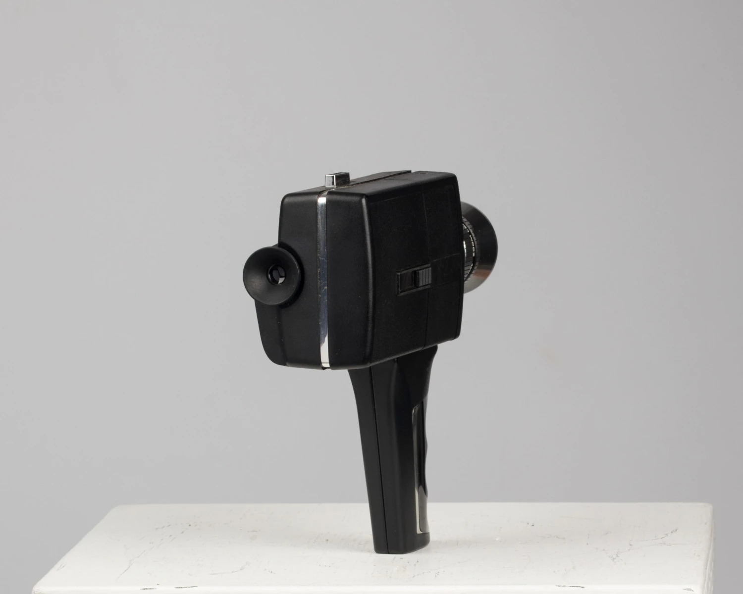 Bell And Howell 1206 Director Series Super 8 Movie Camera(Bell And Howell 1206 Director Series Super 8 Movie Camera) 8 Bell And Howell 1206 Director Series Super 8 Movie Camera(Bell And Howell 1206 Director Series Super 8 Movie Camera) - Image 8