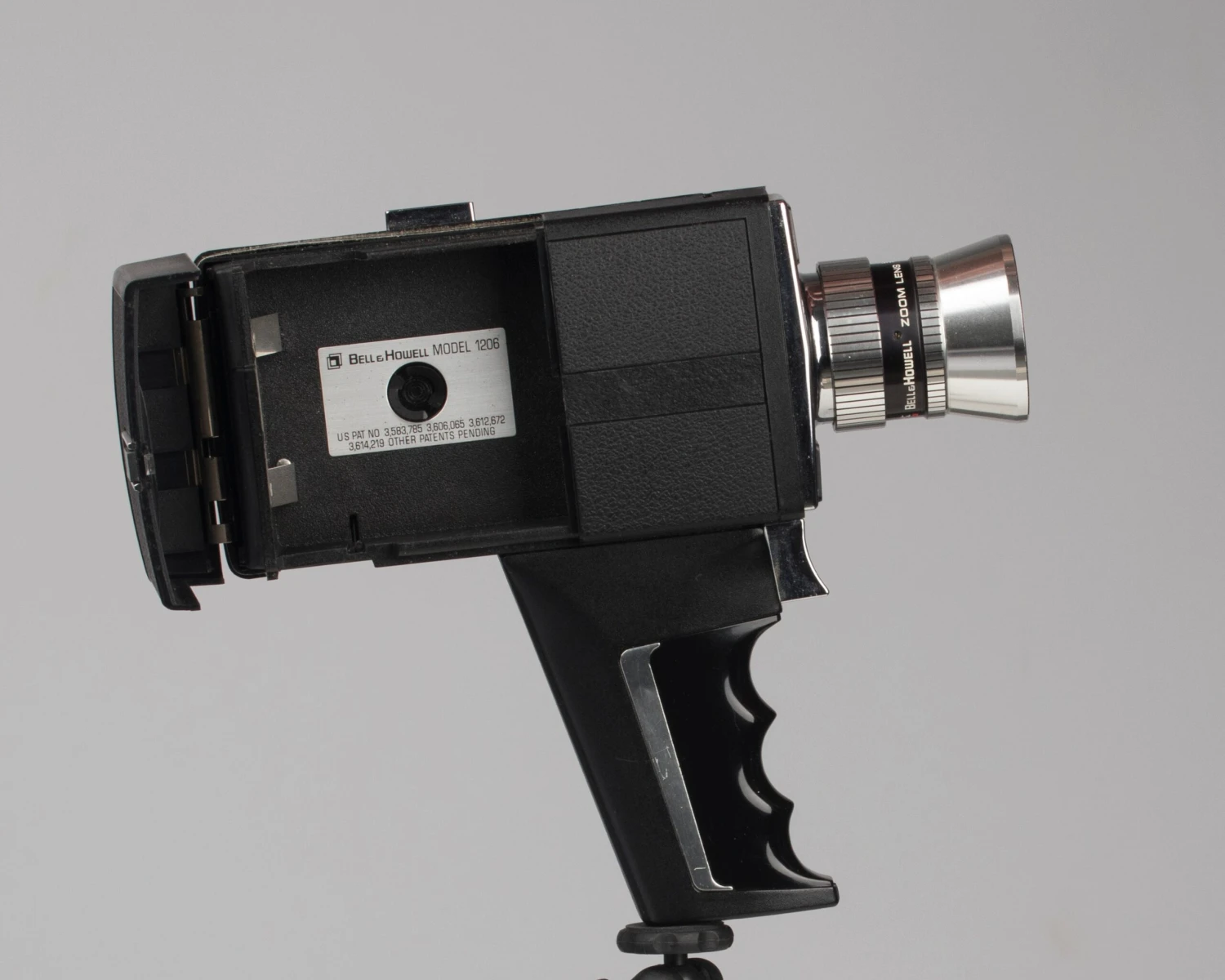 Bell And Howell 1206 Director Series Super 8 Movie Camera(Bell And Howell 1206 Director Series Super 8 Movie Camera) 12 Bell And Howell 1206 Director Series Super 8 Movie Camera(Bell And Howell 1206 Director Series Super 8 Movie Camera) - Image 12