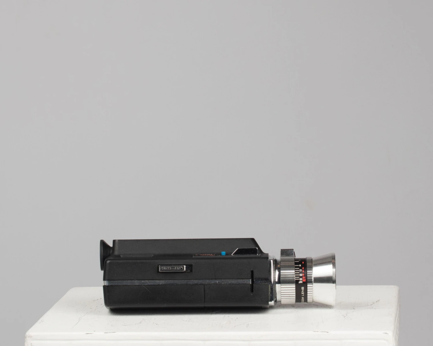 Bell And Howell 1206 Director Series Super 8 Movie Camera(Bell And Howell 1206 Director Series Super 8 Movie Camera) 15 Bell And Howell 1206 Director Series Super 8 Movie Camera(Bell And Howell 1206 Director Series Super 8 Movie Camera) - Image 15