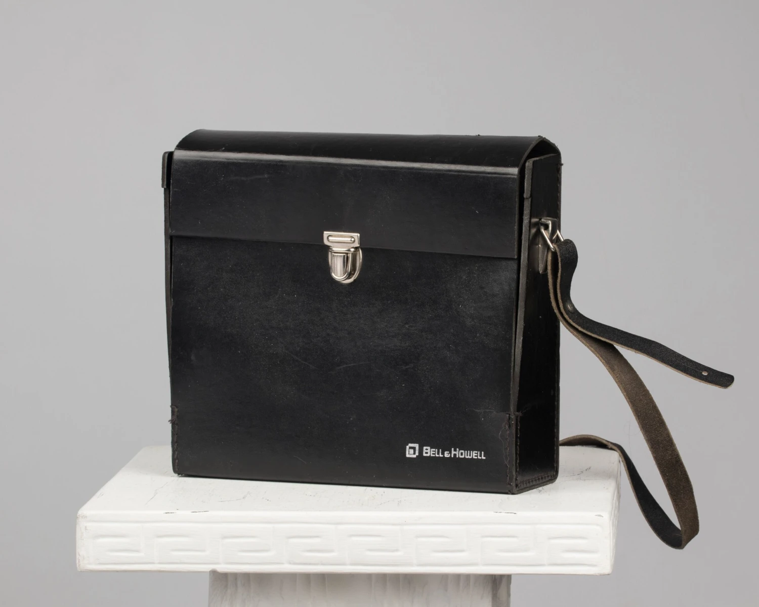 Bell And Howell 1206 Director Series Super 8 Movie Camera(Bell And Howell 1206 Director Series Super 8 Movie Camera) 17 Bell And Howell 1206 Director Series Super 8 Movie Camera(Bell And Howell 1206 Director Series Super 8 Movie Camera) - Image 17