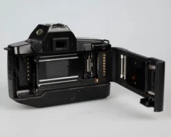 Canon® Canon EOS 650 35mm SLR W/EF 28mm F2.8 Lens (serial 1051453)(Canon Eos 650 35mm Slr W Ef 28mm F2 8 Lens Serial 1051453) -Vintage Camera Store canon EOS 650 35mmSLR wEos 28mm lens 202303163373