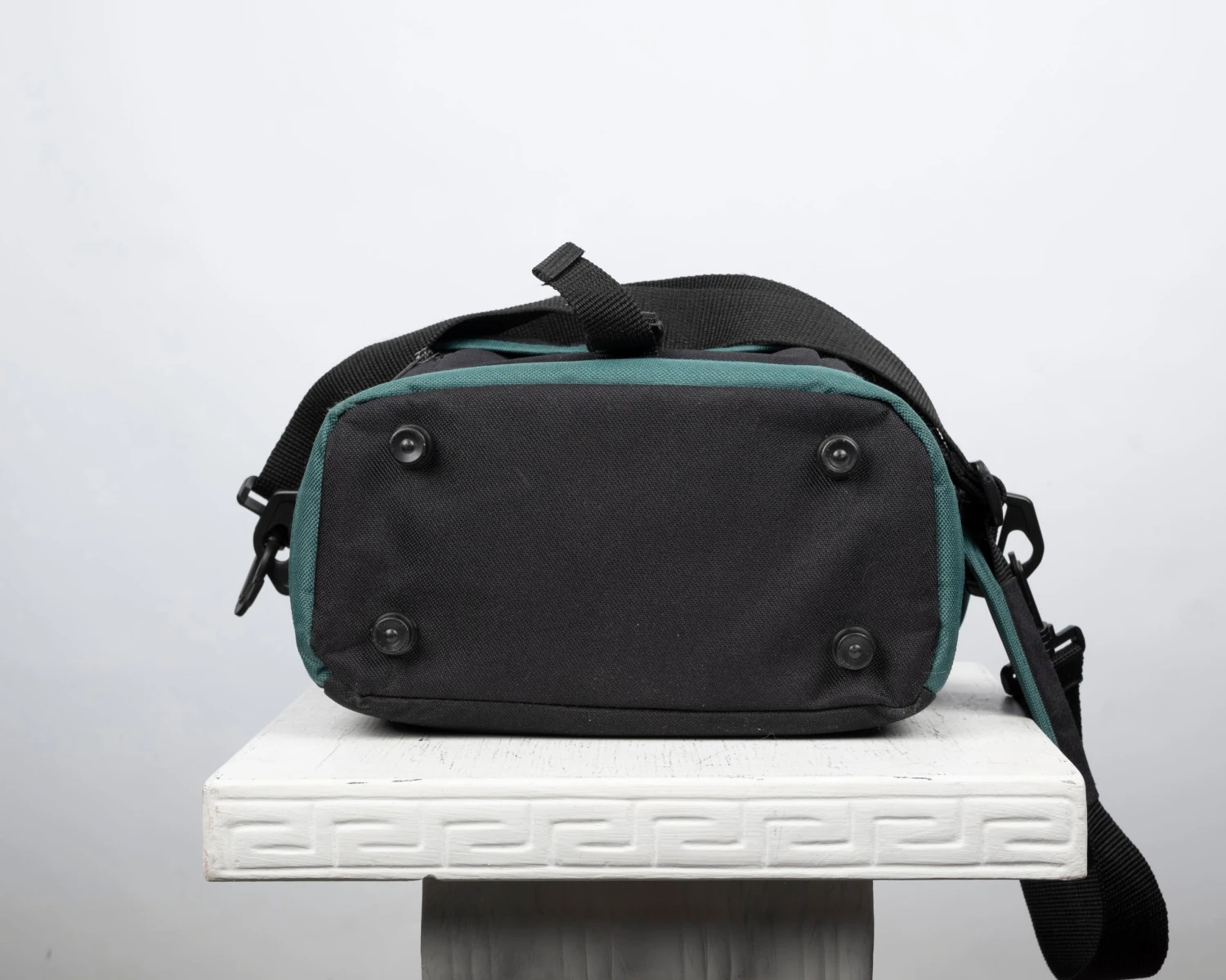 Canon® Canon Black And Green Mid-sized Camera Shoulder Bag(Canon Black And Green Mid Sized Camera Shoulder Bag) 7 Canon® Canon Black And Green Mid-sized Camera Shoulder Bag(Canon Black And Green Mid Sized Camera Shoulder Bag) - Image 7