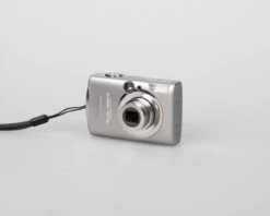 Canon® PowerShot SD800 IS Digital ELPH Digicam W/ 4GB SD Card + Battery + Charger + Case(Powershot Sd800 Is Digital Elph Digicam W 4gb Sd Card Battery Charger) -Vintage Camera Store canon powershot SD800IS 7mp digicam20240725 2033