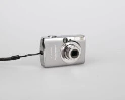 Canon® PowerShot SD800 IS Digital ELPH Digicam W/ 4GB SD Card + Battery + Charger + Case(Powershot Sd800 Is Digital Elph Digicam W 4gb Sd Card Battery Charger) -Vintage Camera Store canon powershot SD800IS 7mp digicam20240725 2034