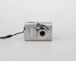 Canon® PowerShot SD800 IS Digital ELPH Digicam W/ 4GB SD Card + Battery + Charger + Case(Powershot Sd800 Is Digital Elph Digicam W 4gb Sd Card Battery Charger) -Vintage Camera Store canon powershot SD800IS 7mp digicam20240725 2035