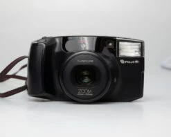 FujiFilm Fuji FZ-2000 Zoom 35mm Camera (serial 21112237)(Fuji Fz 2000 Zoom 35mm Camera Serial 21112237)
