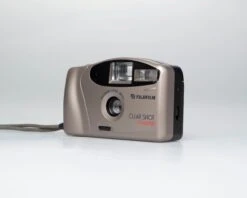 Fujifilm Clear Shot 10 Auto 35mm Film Camera W/ Case (serial 4011813)(Fujifilm Clear Shot 10 Auto 35mm Film Camera W Case Serial 4011813) -Vintage Camera Store fujifilm clearshot10Auto 35mm film pns camera serial 4011813 20241215 4