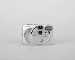 Fujifilm Finepix A200 2 MP CCD Sensor Digicam (uses AA Batteries + XD Cards)(Fujifilm Finepix A200 2 Mp Ccd Sensor Digicam Uses Aa Batteries Xd Cards)