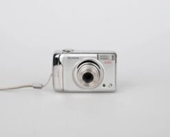 Fujifilm Finepix A610 6.3 MP CCD Sensor Digicam (uses AA Batteries + XD Cards)(Fujifilm Finepix A610 6 3 Mp Ccd Sensor Digicam Uses Aa Batteries Xd Cards)