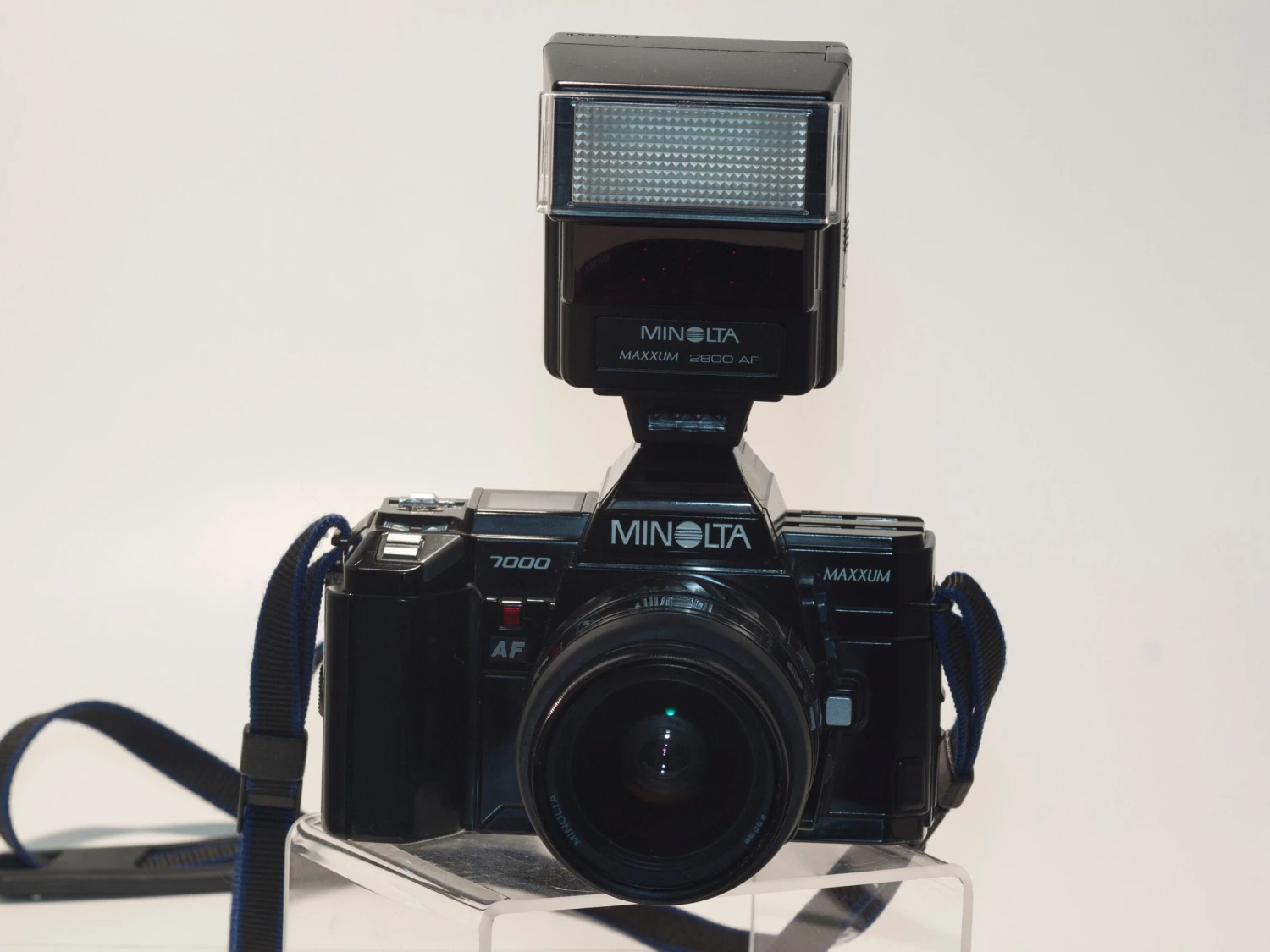 Minolta Maxxum 7000 35mm SLR Set(Minolta Maxxum 7000 35mm Slr With Minolta Af Zoom 28 80mm Macro Lens Af 2800 Flash Manual Film Tested) 5 Minolta Maxxum 7000 35mm SLR Set(Minolta Maxxum 7000 35mm Slr With Minolta Af Zoom 28 80mm Macro Lens Af 2800 Flash Manual Film Tested) - Image 5