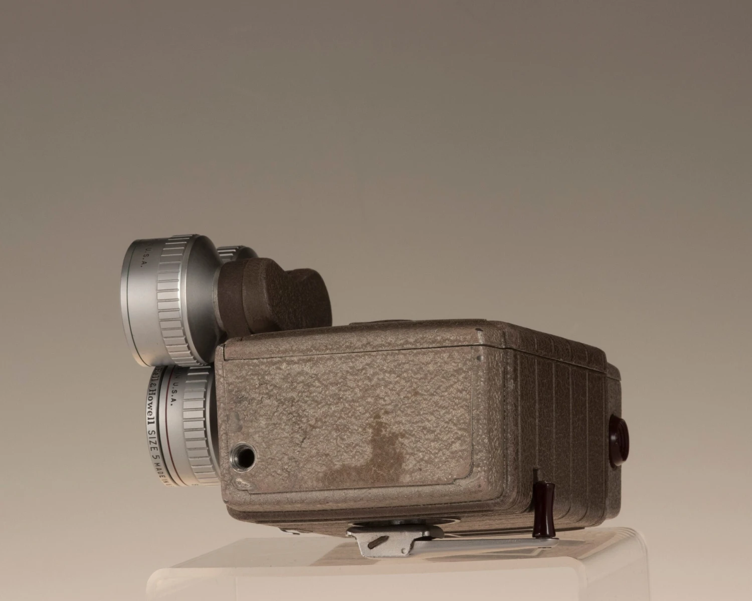 Bell And Howell Two-Fifty-Two 8mm Movie Camera(Bell And Howell Two Fifty Two 8mm Movie Camera W 3 Lens Turret Tested Working) 9 Bell And Howell Two-Fifty-Two 8mm Movie Camera(Bell And Howell Two Fifty Two 8mm Movie Camera W 3 Lens Turret Tested Working) - Image 9