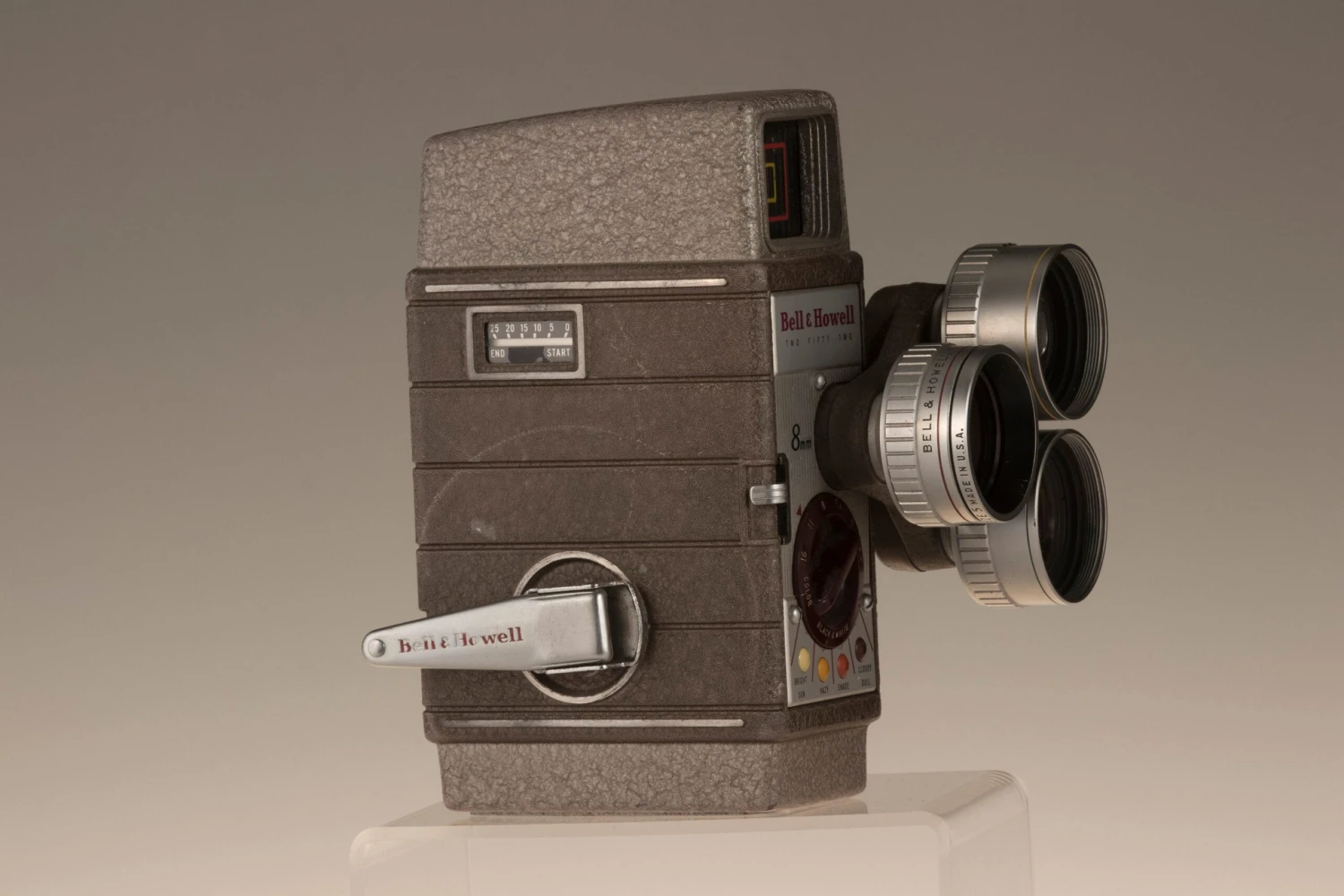 Bell And Howell Two-Fifty-Two 8mm Movie Camera(Bell And Howell Two Fifty Two 8mm Movie Camera W 3 Lens Turret Tested Working) 7 Bell And Howell Two-Fifty-Two 8mm Movie Camera(Bell And Howell Two Fifty Two 8mm Movie Camera W 3 Lens Turret Tested Working) - Image 7