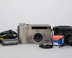 Kodak DC4800 3.1 Megapixel CCD Digicam W/ 256 MB CF Card + Battery + Charger(Kodak Dc4800 3 1 Megapixel Ccd Digicam W 256 Mb Cf Card Battery Charger)