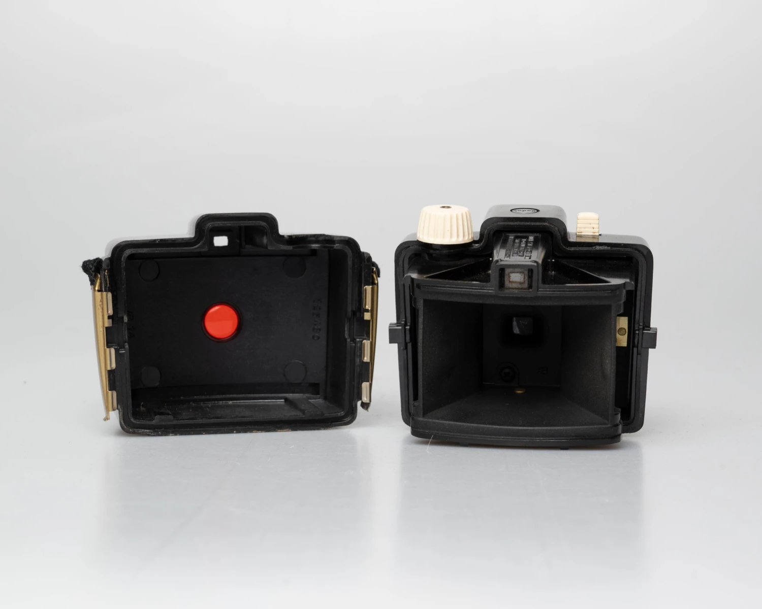 Kodak Brownie Bullet Vintage Camera (uses 127 Film)(Kodak Brownie Bullet Vintage Camera Uses 127 Film) 10 Kodak Brownie Bullet Vintage Camera (uses 127 Film)(Kodak Brownie Bullet Vintage Camera Uses 127 Film) - Image 10