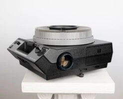 Kodak Carousel 4600 35mm Slide Projector W/ Ektanar C 102mm F2.8 Lens (serial 179613)(Kodak Carousel 4600 35mm Slide Projector W Ektanar C 102mm F2 8 Lens Serial 179613)