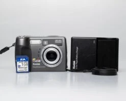Kodak DX7630 6.1 Megapixel CCD Sensor Digicam W/ 1 GB SD Card + Battery + Charger (serial KCKDC43316059)(Kodak Dx7630 6 Megapixel Ccd Sensor Digicam W 1 Gb Sd Card Battery Charger)