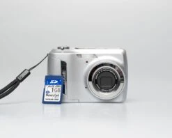 Kodak Easyshare C142 10 MP CCD Sensor Digicam W/ 1 GB SD Card (serial KCTFM01010999)(Kodak Easyshare C142 10 Mp Ccd Sensor Digicam W 1 Gb Sd Card Serial Kctfm01010999)