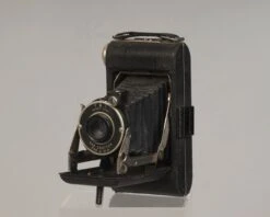 Kodak Vigilant Junior Six-20 Folding Camera (uses 620 Film)(Kodak Vigilant Junior Six 20 Folding Camera Uses 620 Film)