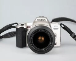 Minolta Maxxum XTsi 35mm Film SLR W/ 28-80mm Lens (serial 94112079)(Minolta Maxxum Xtsi 35mm Film Slr W 28 80mm Lens Serial 94112079) -Vintage Camera Store minolta STsi 35mmcamera with 28 80mmlens 202212112560