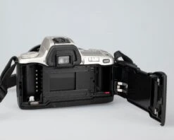 Minolta Maxxum XTsi 35mm Film SLR W/ 28-80mm Lens (serial 94112079)(Minolta Maxxum Xtsi 35mm Film Slr W 28 80mm Lens Serial 94112079) -Vintage Camera Store minolta STsi 35mmcamera with 28 80mmlens 202212112567