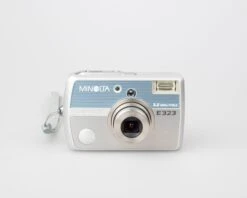 Minolta Dimage E323 Digicam W/ 3.2 MP CCD Sensor (uses AA Batteries And SD Memory Cards)(Minolta Dimage E323 Digicam W 3 2 Mp Ccd Sensor Uses Aa Batteries And Sd Memory Cards)