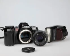 Minolta Dynax 7000i 35mm SLR Set W/ 50mm F1.7 Lens + 3200i Flash(Minolta Dynax 7000i 35mm Slr Set W 50mm F1 7 Lens 3200i Flash)