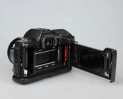 Minolta Dynax 8000i 35mm SLR Set W/ 28mm F2.8 Lens (viewfinder LCD Issue; Otherwise OK)(Minolta Dynax 8000i 35mm Slr Set W 28mm F2 8 Lens Viewfinder Lcd Issue Otherwise Ok) -Vintage Camera Store minolta dynax 8000i 35mm camera 202302263241