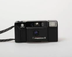 Minolta Freedom II Auto-focus 35mm Point-and-shoot Camera (serial 3448303)(Minolta Freedom Ii Auto Focus 35mm Point And Shoot Camera Serial 3448303)
