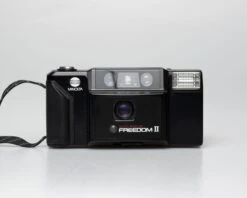 Minolta Freedom II Auto-focus 35mm Camera W/ Case (serial 3417595)(Minolta Freedom Ii Auto Focus 35mm Camera W Case Serial 3417595)