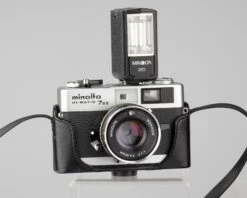 Minolta Hi-Matic 7SII 35mm Rangefinder Camera With Half-case And Minolta 20 Flash(Minolta Hi Matic 7sii 35mm Rangerfinder Camera With Half Case And Flash)